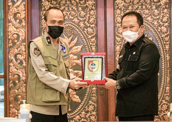 Saat Kunjungan, Bupati Hendy Laporkan ke Satgas Perkembangan Penanganan COVID-19 di Jember